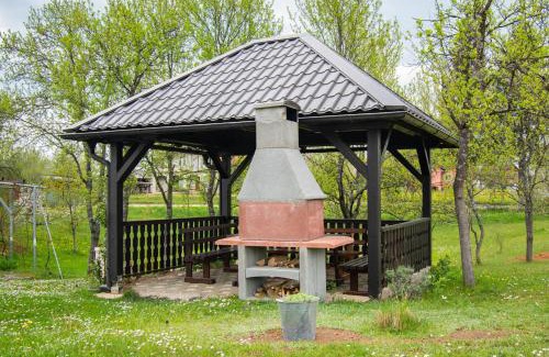 Lipovaca Dreznicka Apartment | Family-Friendly Apartments in Lipovaca, Plitvice - 9.5/10