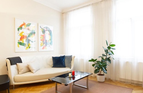 Himmelpfortgrund Apartment | Child-Friendly Retreat at Apartments Fuchsthallergasse