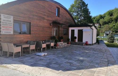 Kulen Vakuf Apartment | Pet-Friendly Apartments Galijasevic with Oceanfront Views