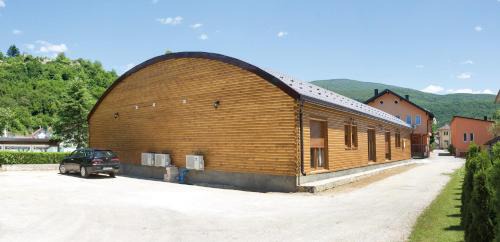 Kulen Vakuf Apartment | Pet-Friendly Apartments Galijasevic with Oceanfront Views