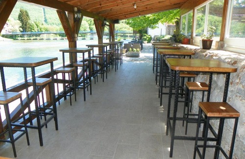 Kulen Vakuf Apartment | Pet-Friendly Apartments Galijasevic with Oceanfront Views