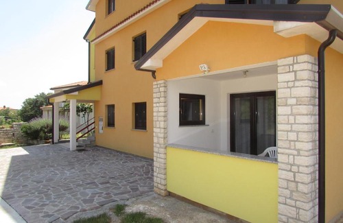Vilanija Apartment | Oceanfront Apartments Goga: Rated 9.6/10 for Families