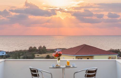 Xifias Apartment | Inviting Xifoupolis Hotel & Studios with Pool and Hot Tub