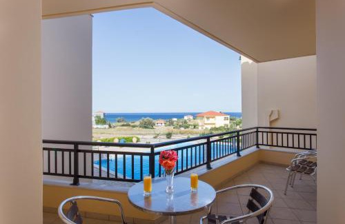 Xifias Apartment | Inviting Xifoupolis Hotel & Studios with Pool and Hot Tub