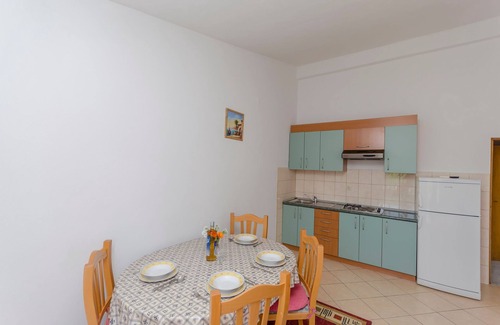 Starigrad Apartment | Oceanfront Apartments Sklopina with 10/10 Guest Rating