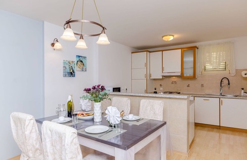 Vrboska Apartment | Guest Rated 10/10: Apartments Vila Jelka, Vrboska on Hvar