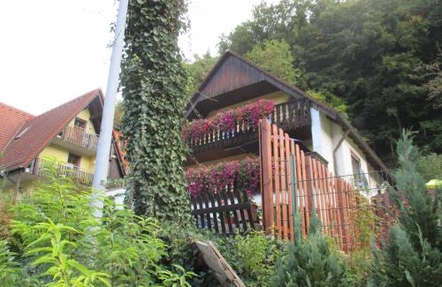 Goessweinstein Apartment | Welcoming Apartment in Behringersmühle with Great Amenities