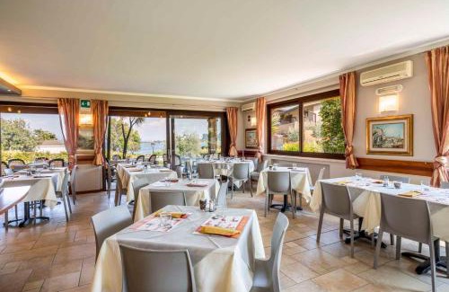 Villaggio Sanghen Apartment | Pet-Friendly Apartments in Manerba del Garda with Pool