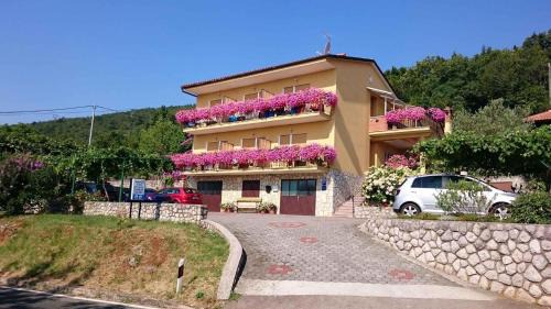 Donji Kraj Apartment | Family-Friendly Apartments in Moscenicka Draga, Rated 9.3