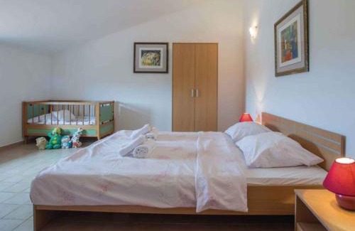 Jasenovica Apartment | Family-Friendly Apartments in Porec with Pool Access