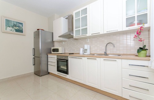Prizba Apartment | Pet-Friendly Oceanfront Apartments Ivan in Prizba - Rated 9/10