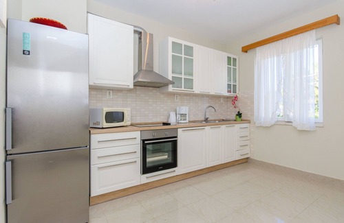Prizba Apartment | Pet-Friendly Oceanfront Apartments Ivan in Prizba - Rated 9/10