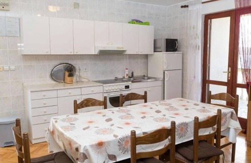 Dramalj Apartment | Comfortable Apartments Ivan: Family-Friendly with Breakfast