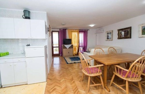 Dramalj Apartment | Comfortable Apartments Ivan: Family-Friendly with Breakfast