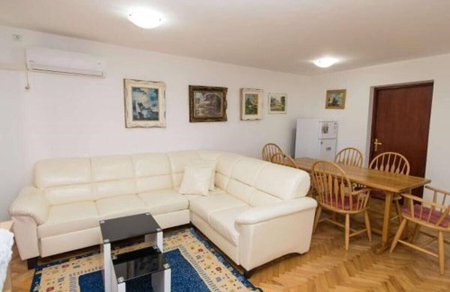 Dramalj Apartment | Comfortable Apartments Ivan: Family-Friendly with Breakfast