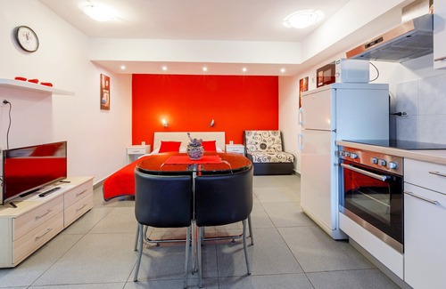 Crikvenica Apartment | Inviting Apartments Ivana with Oceanfront Pool Access
