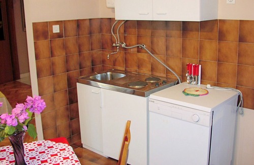 Cove Rogacic Apartment | Discover Apartments Ivo in Beautiful Vis, Croatia