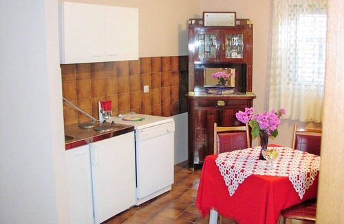Cove Rogacic Apartment | Discover Apartments Ivo in Beautiful Vis, Croatia