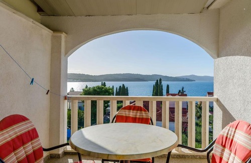 Okrug Gornji Apartment | Family-Friendly Apartments Jadran with Great Amenities