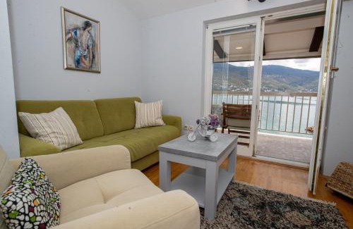 Varosh Apartment | Discover Kanevce Beach&Relax: Oceanfront Family Retreat