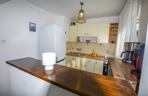 Dvornica Apartment | Guest Rated 10/10: Apartments Krešimir with Ocean Views