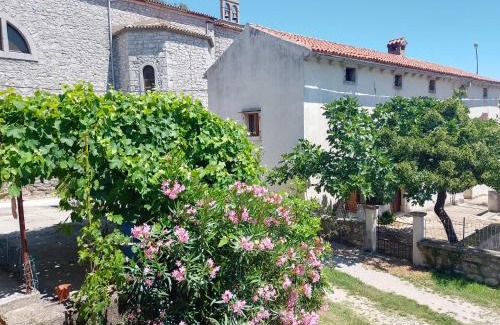 Martinski Apartment | Guest Rated Apartments Lazzarini Battiala with Restaurant