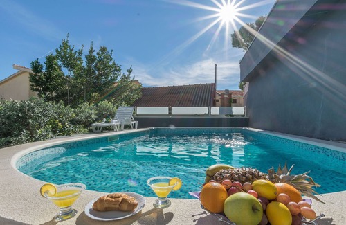Ruskamen Apartment | Discover Apartments Lorenzo: Oceanfront Retreat in Lokva Rogoznica