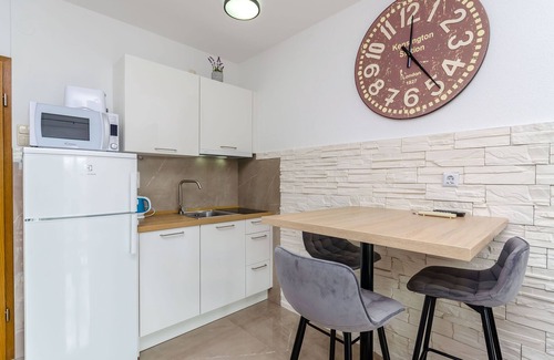 Okrug Gornji Apartment | Oceanfront Apartments Marina: Rated 10/10 in Okrug Gornji