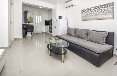 Razanj Apartment | Oceanfront Apartments Maja: Guest Rated 10/10 in Razanj