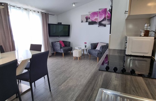 Razanj Apartment | Beachfront Apartments Maris with Pool & Ocean View in Rogoznica