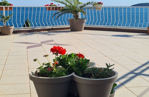 Stikovica Apartment | Beautiful Sea View Studio at Apartments Matea - Family Friendly
