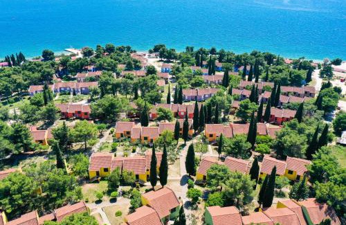 Seget Donji Apartment | Cozy Apartments Medena with Ocean View and Pool Access
