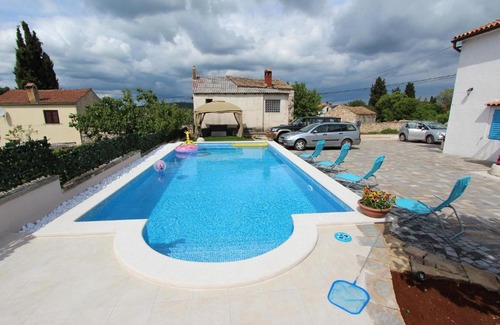 Rovinjsko Selo Apartment | Guest Rated 9.3: Apartments Midea 2 with Pool Access