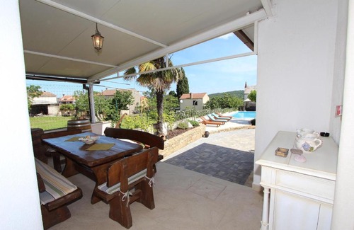 Rovinjsko Selo Apartment | Guest Rated 9.3: Apartments Midea 2 with Pool Access