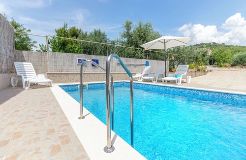 Tribunj Apartment | Discover Apartments Mila: Oceanfront Oasis with Pool