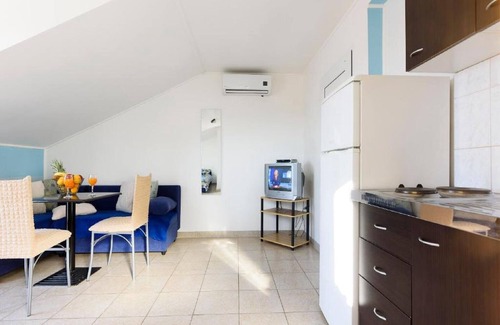 Gornji Karin Apartment | Sea View Studio Apartment at Apartments Milic with Pool