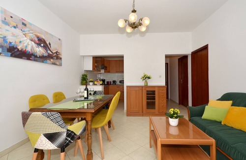 Trogir Apartment | Top-Rated Oceanfront Apartments Mira in Trogir