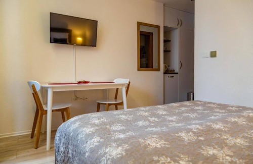 Jahorina House | Modern Apartments Montana: Double Room with Balcony Bliss