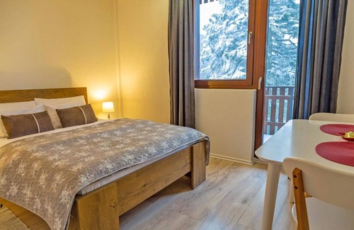 Jahorina House | Modern Apartments Montana: Double Room with Balcony Bliss