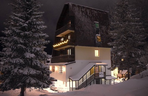 Jahorina Apartment | Cozy Apartments Montana - Studio with Balcony & Kitchen