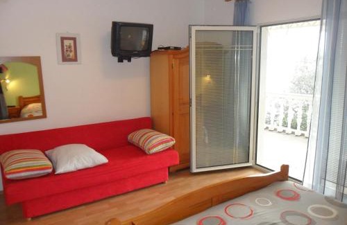 Brna Apartment | Discover Apartments Morgen: Oceanfront, Pet-Friendly Retreat