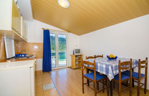 Podglavica Apartment | Top-Rated Oceanfront Apartments Nada in Rogoznica