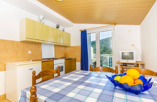 Podglavica Apartment | Top-Rated Oceanfront Apartments Nada in Rogoznica