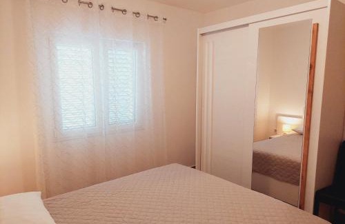 Caska Apartment | Inviting Oceanfront Apartments Nikola Caska with Child-Friendly Amenities