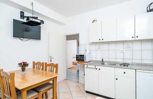 Lumbarda Apartment | Apartments Nikolina LU - Two-Bedroom Apartment with Balcony