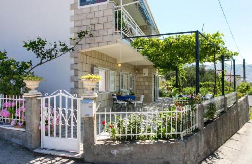 Brasina Apartment | Family-Friendly Retreat at Apartments Olive - Rated 9/10