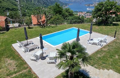Skaljari Apartment | Elegant Apartments Orizzonte with Bay Views - 10/10 Rating