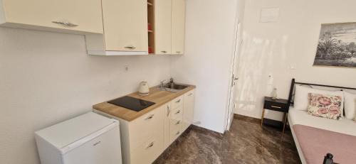 Komiza Apartment | Guest Rated 10/10: Family-Friendly Apartments Petar Komiza