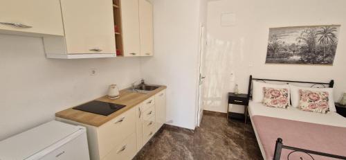 Komiza Apartment | Guest Rated 10/10: Family-Friendly Apartments Petar Komiza