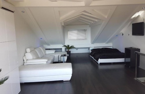Mihotici Apartment | Oceanfront Apartments Petz in Matulji With Breakfast Included